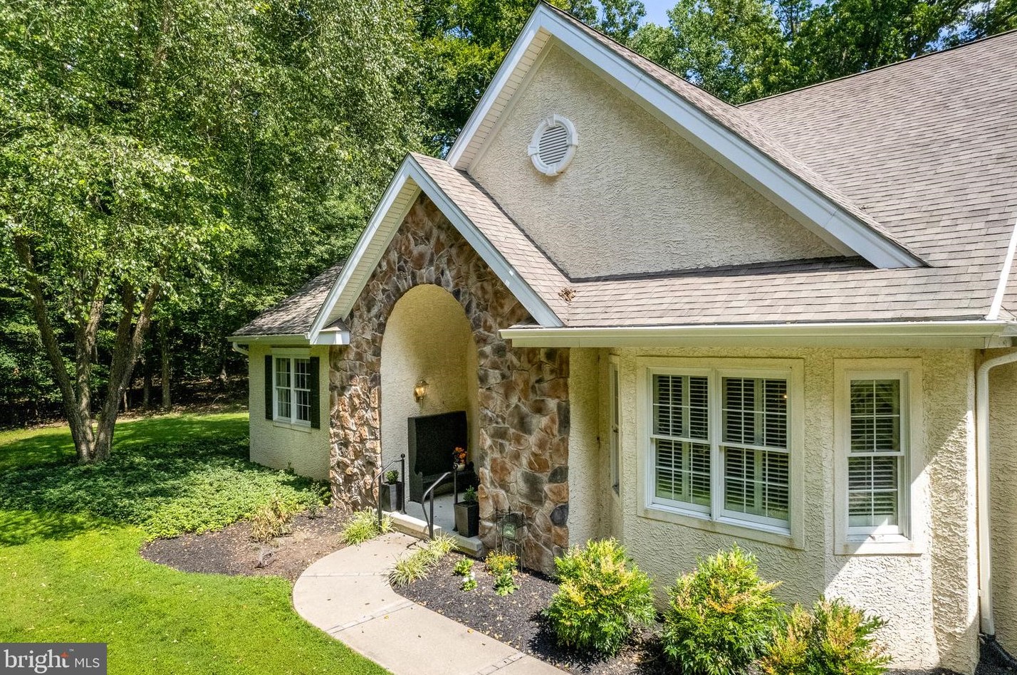 3 Spitfire House Ln, Landenberg, PA 19350