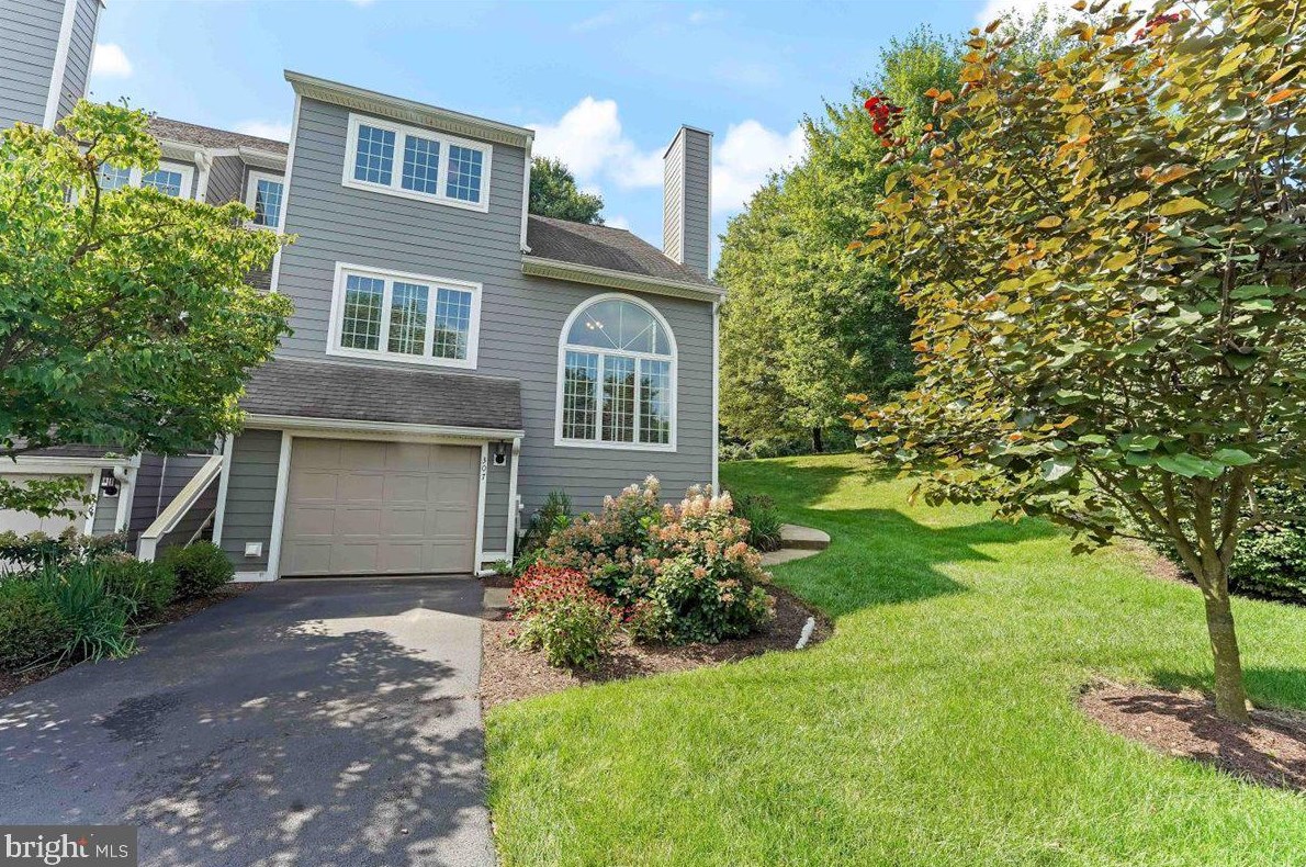 307 Village Ln, Chadds Ford, PA 19317-9397
