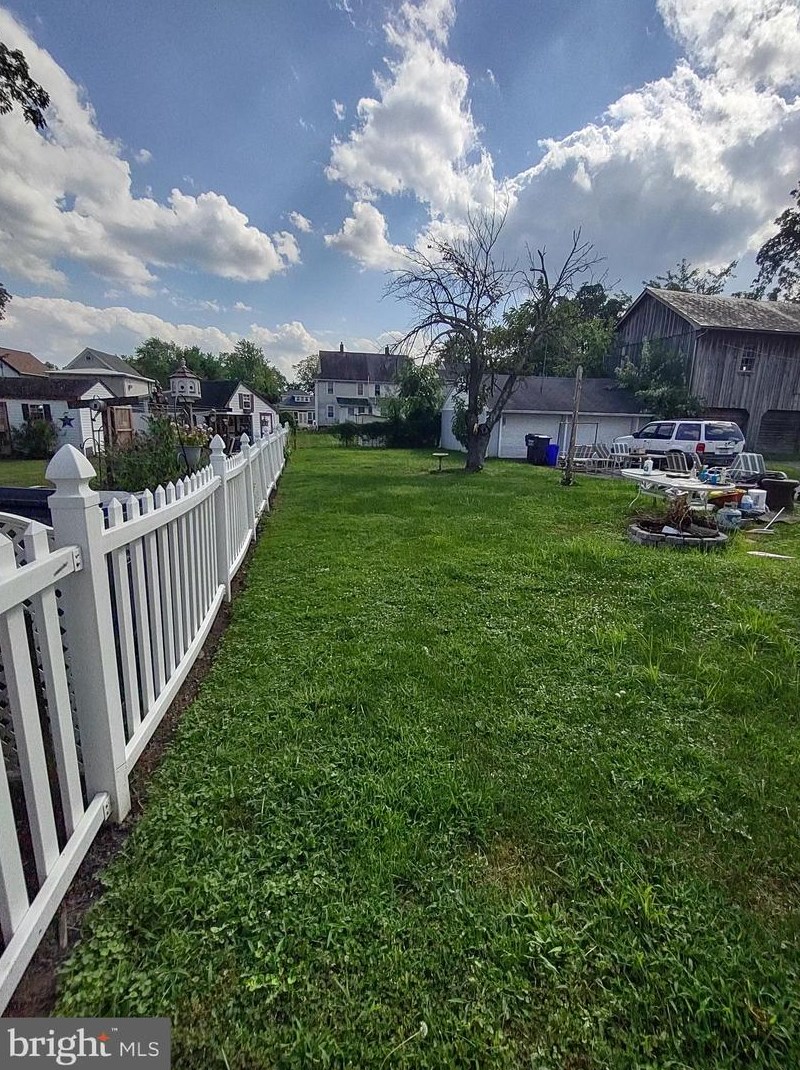 436 Broad St, Oxford PA 19363-1617 exterior