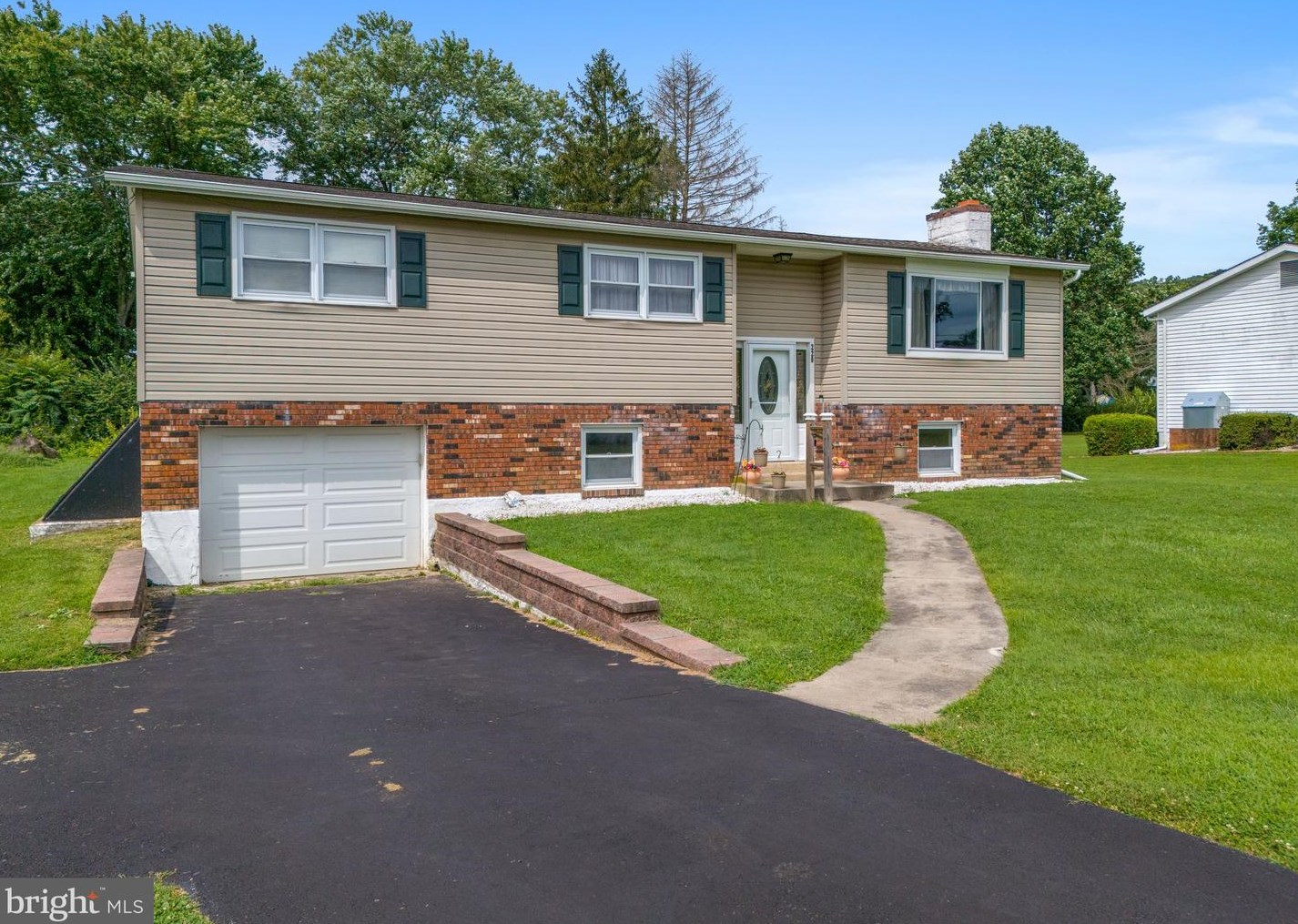 220 Loomis Ave, Romansville, PA 19320-2330