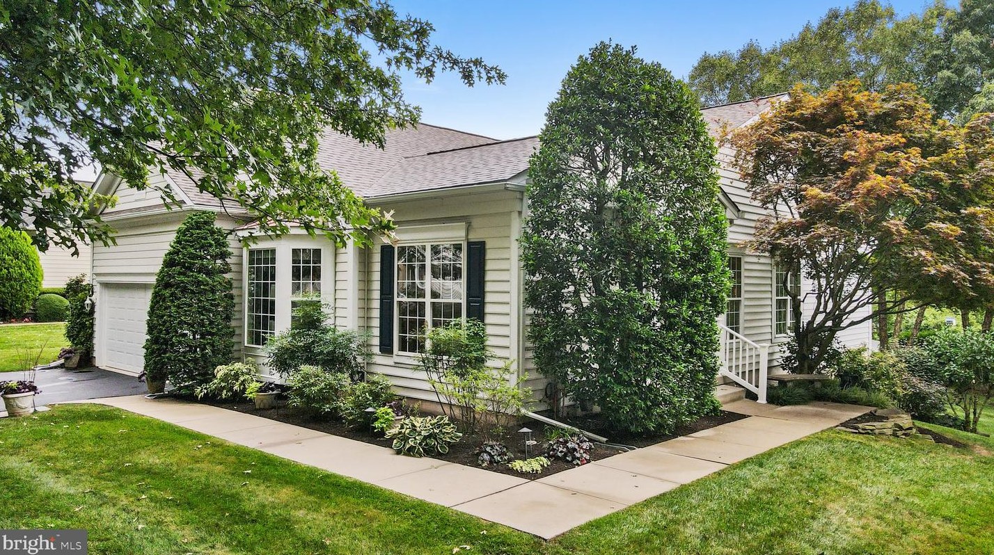 618 Martin Dr, Avondale, PA 19311-1316