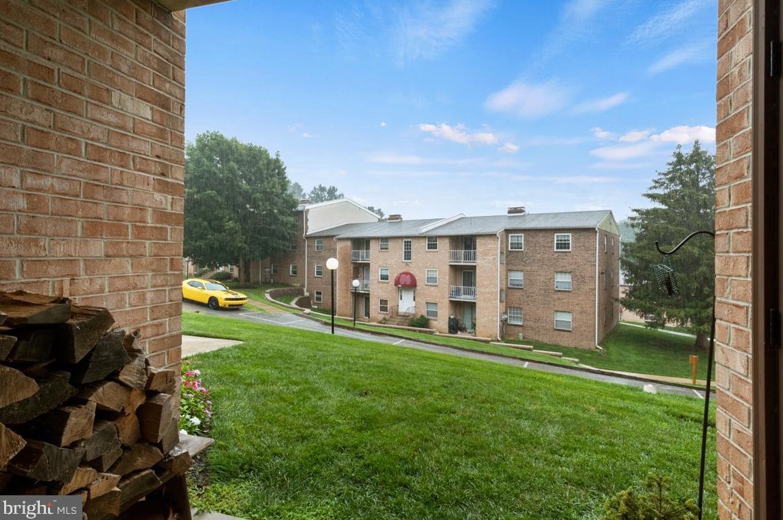 1708 Valley Dr, West Chester, PA 19382-6490