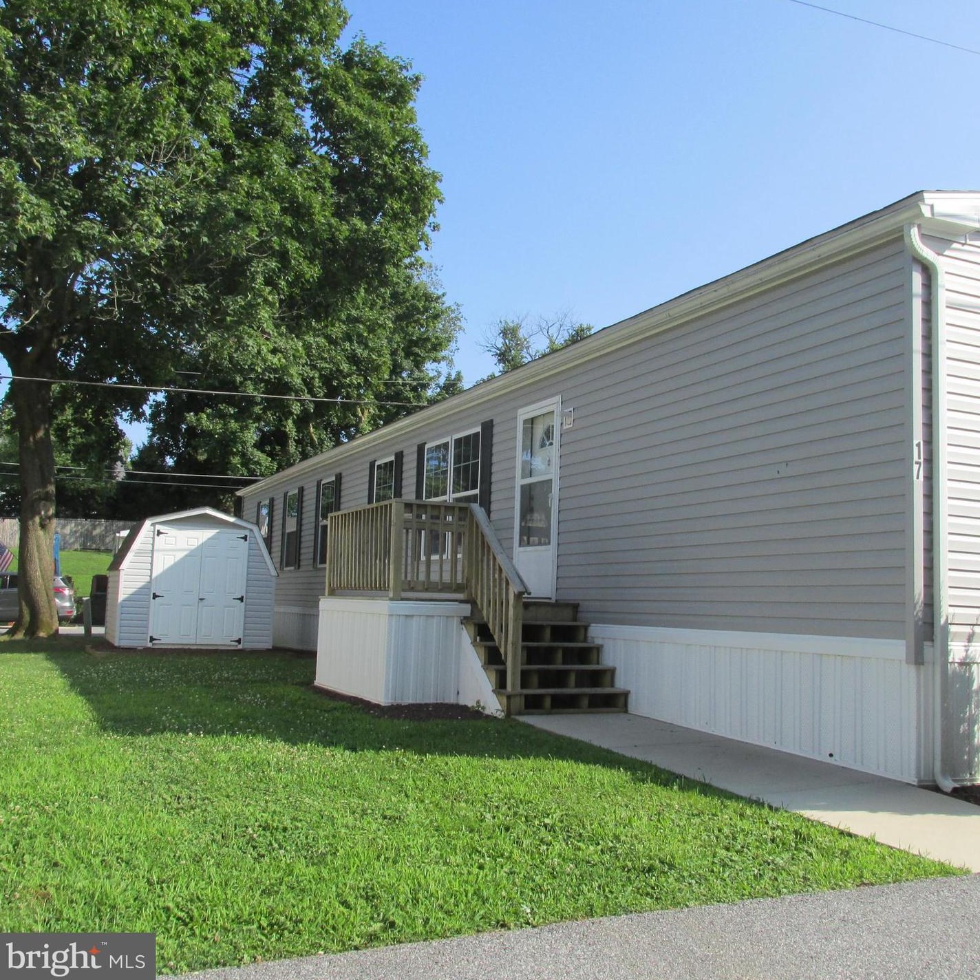 17 Fleming Dr, Romansville, PA 19320-4269