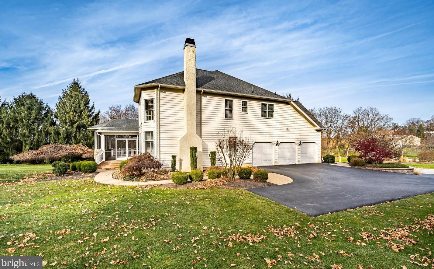 202 Ridge Crest Dr, West Chester PA  19382-1965 exterior