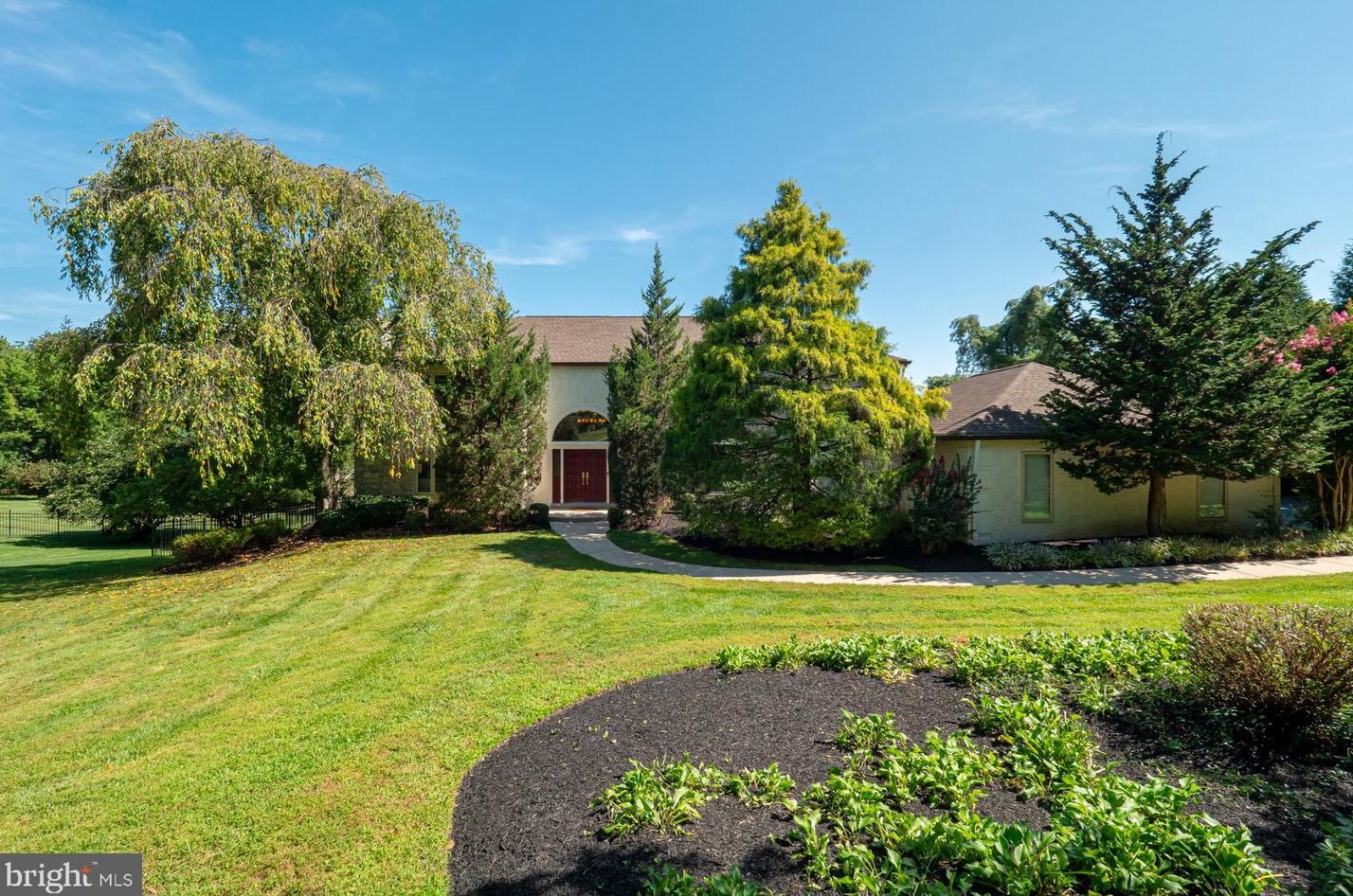 1199 Carrie Ln, West Chester, PA 19382-7477