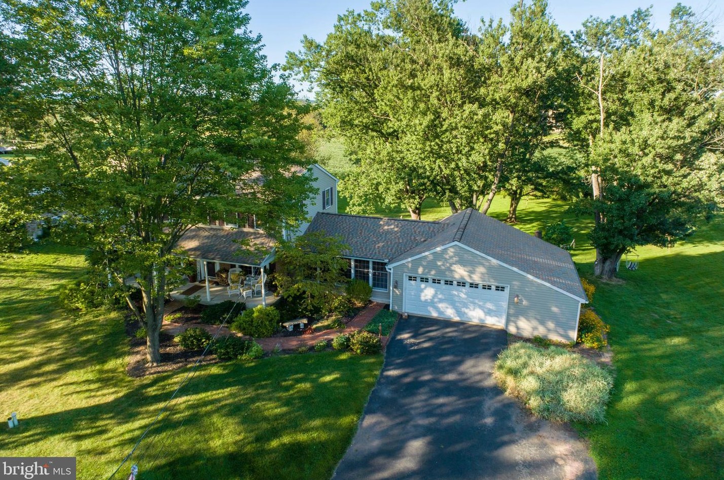 871 Chester Dr, Pottstown PA 19465-7518 exterior