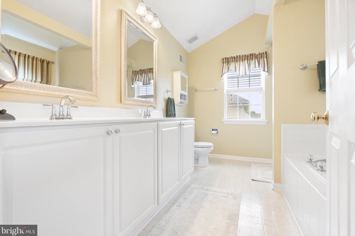 31 Danbury Cir, Coatesville PA  19320-5612 exterior