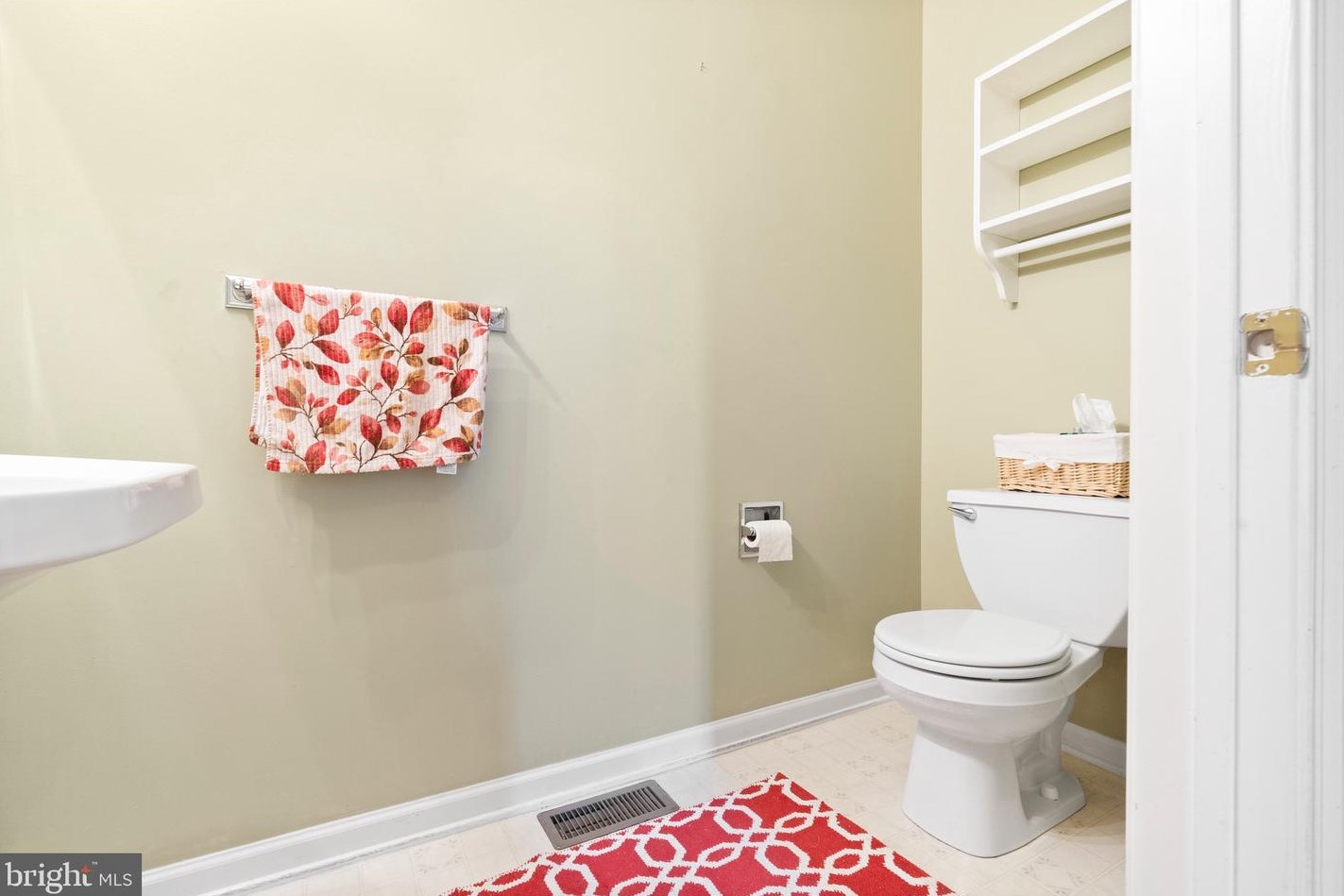 31 Danbury Cir, Coatesville PA  19320-5612 exterior