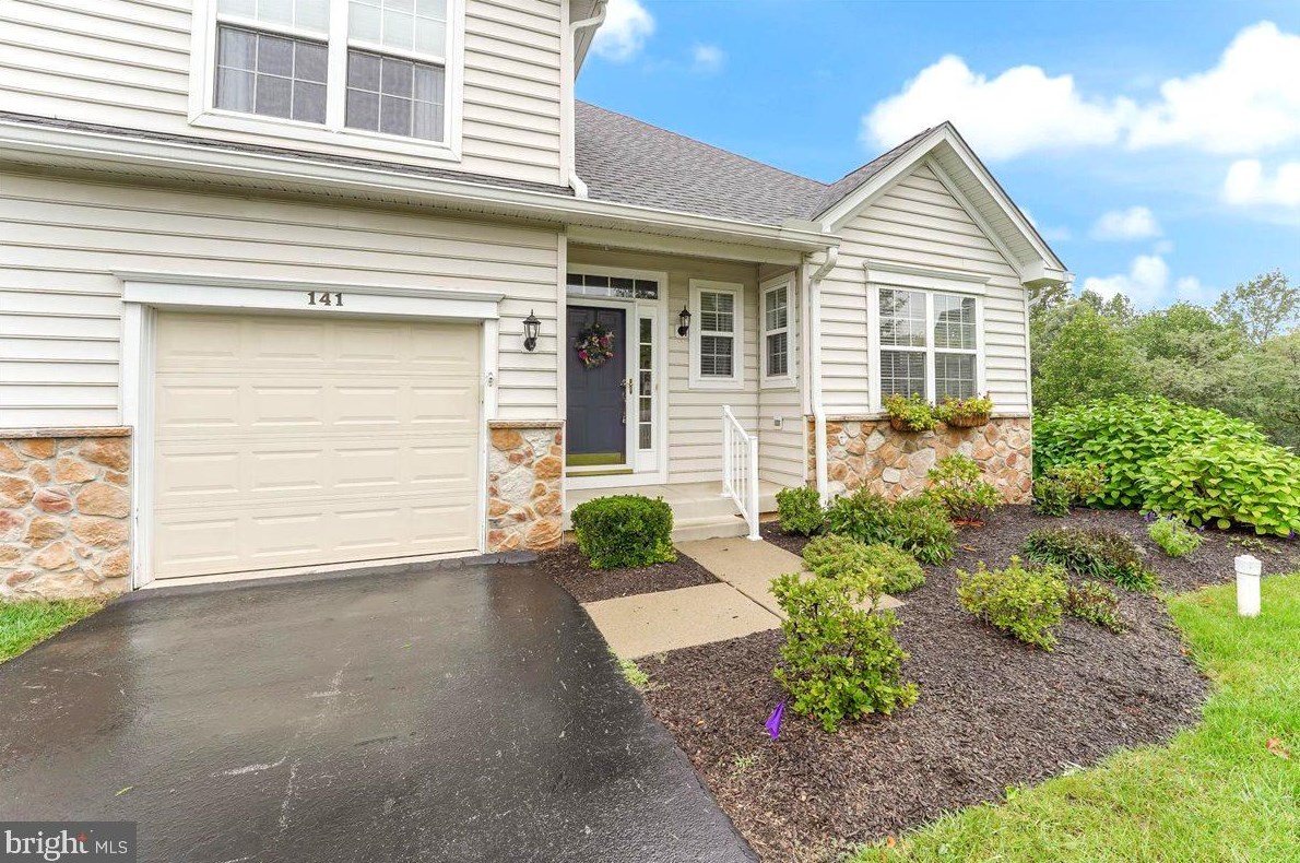 141 Haslan Ln, Romansville, PA 19320-2063