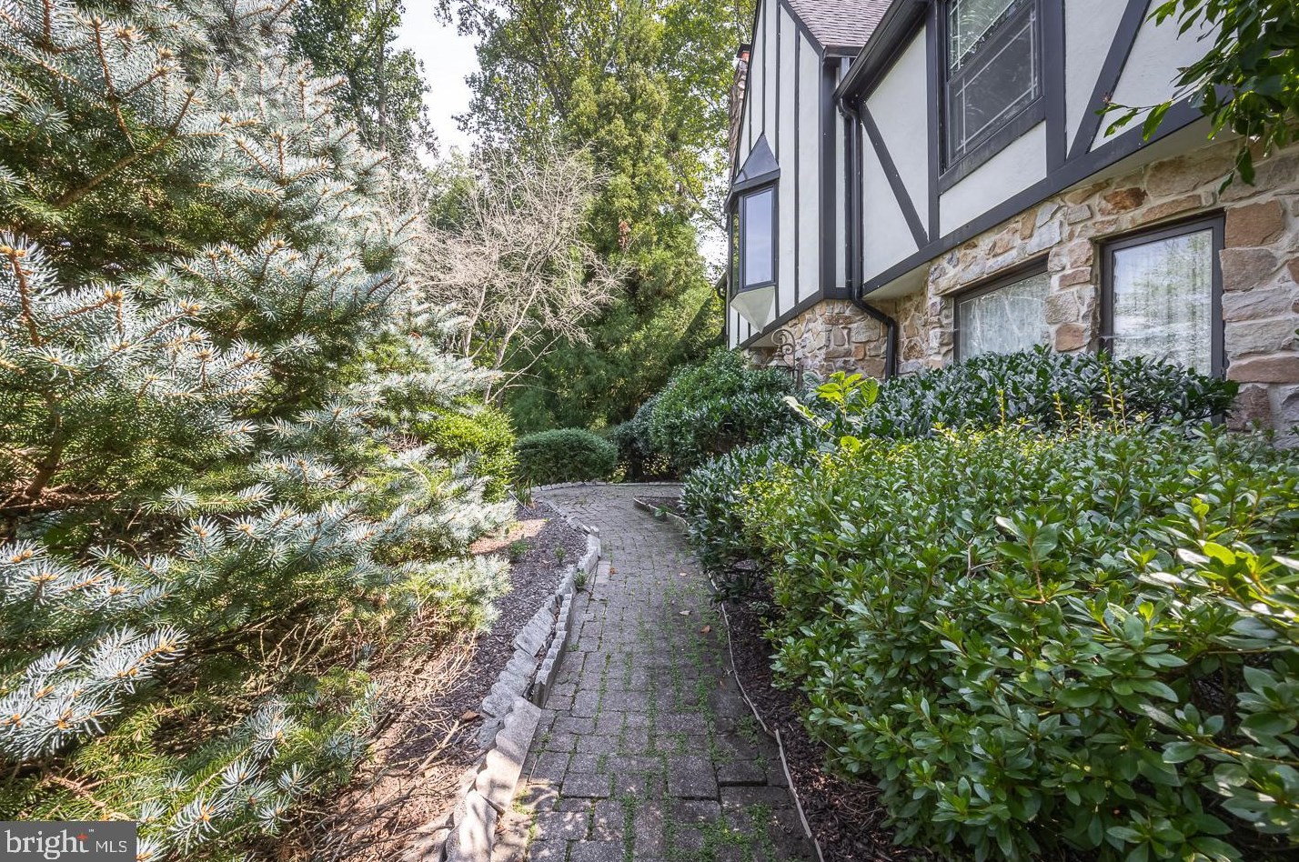 1192 Carrie Ln, West Chester, PA 19382-7476