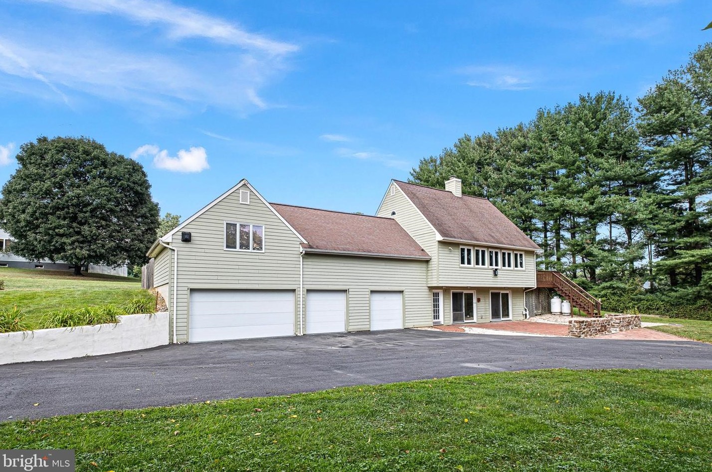 9285 Hickory Hill Rd, Oxford, PA 19363-2287