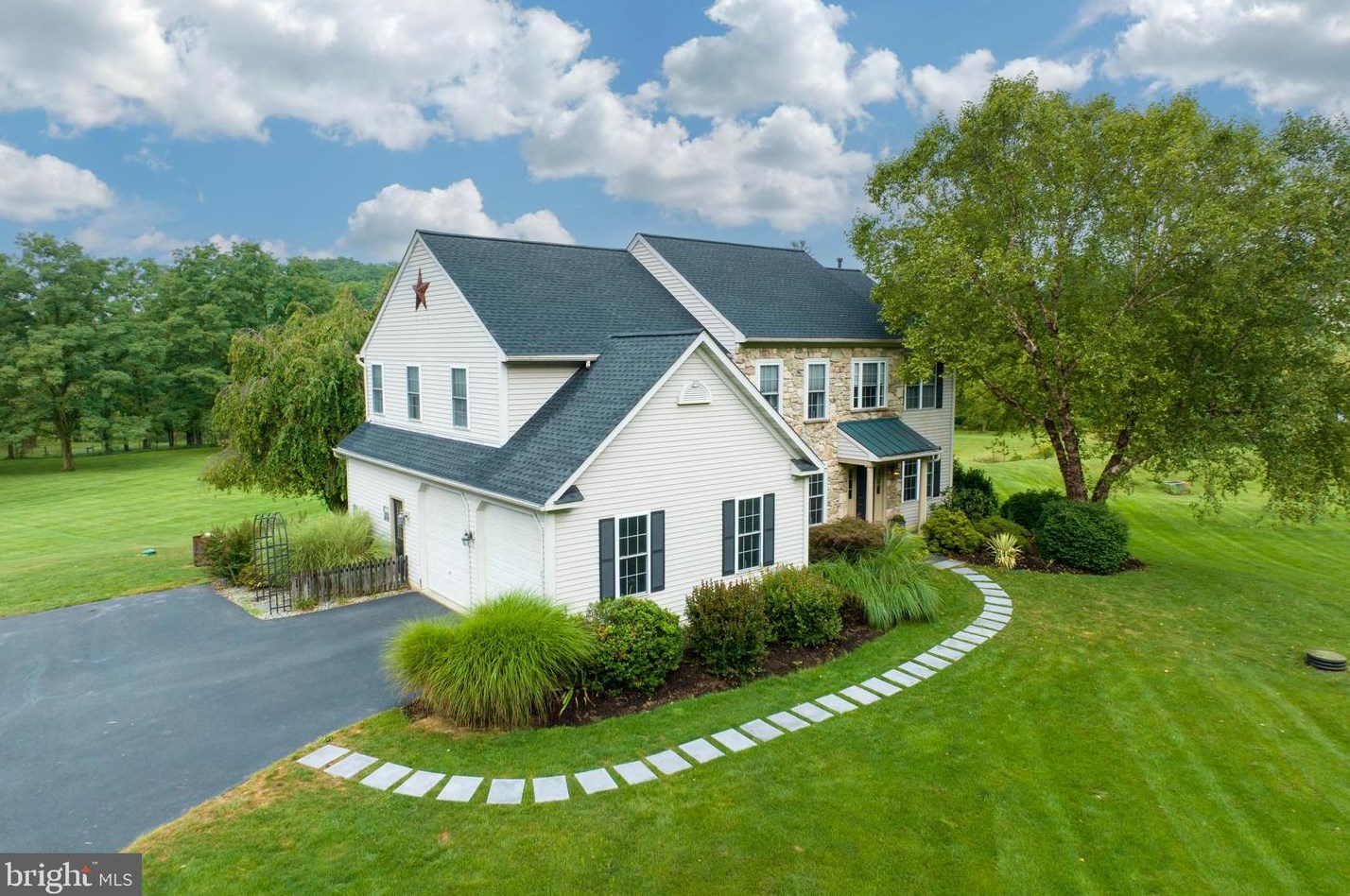 21 Hillbrook Dr, Honey Brook, PA 19344-1255