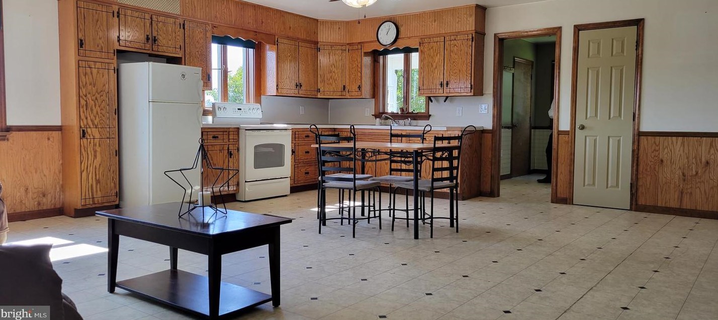 181 White School Rd, Honey Brook PA  19344-9793 exterior