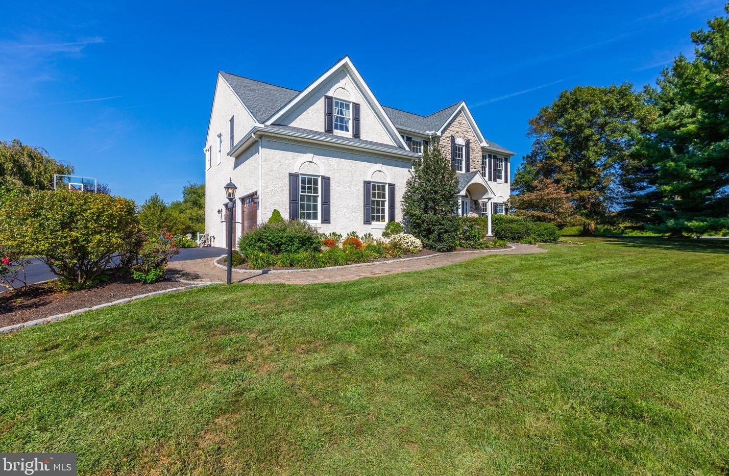 2 Honeysuckle Ln, Kennett Sq, PA 19348