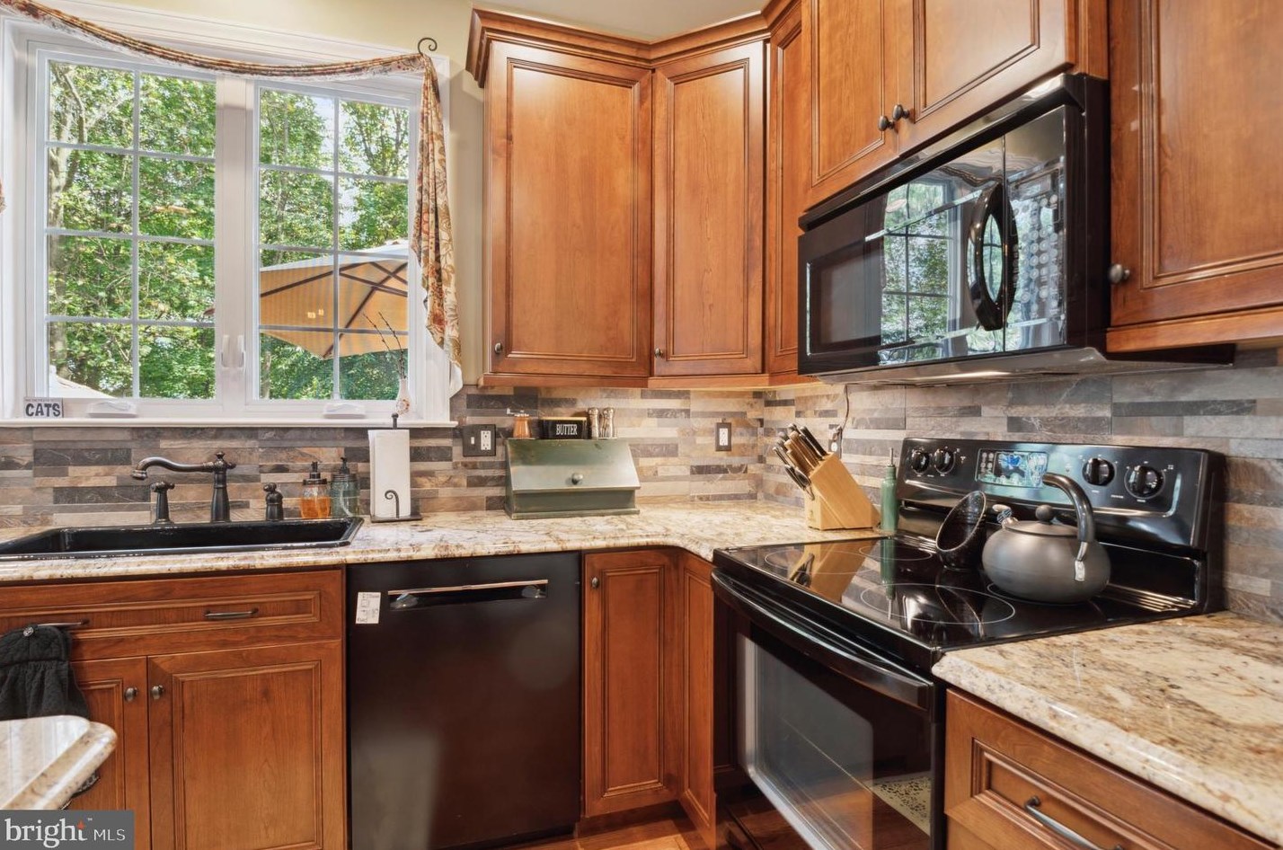 122 Sidesaddle Ln, Coatesville PA  19320-4555 exterior