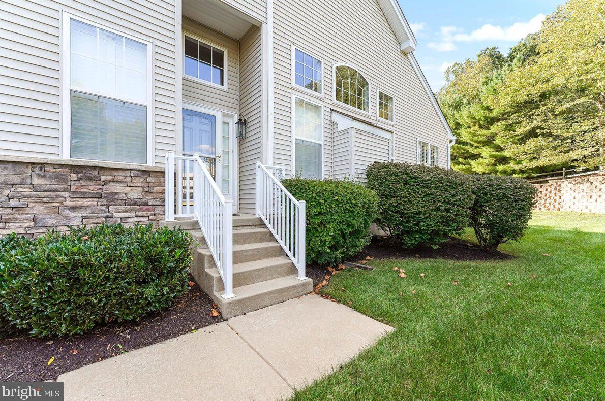 2220 Pembroke Ln, Chester Springs, PA 19425-3903