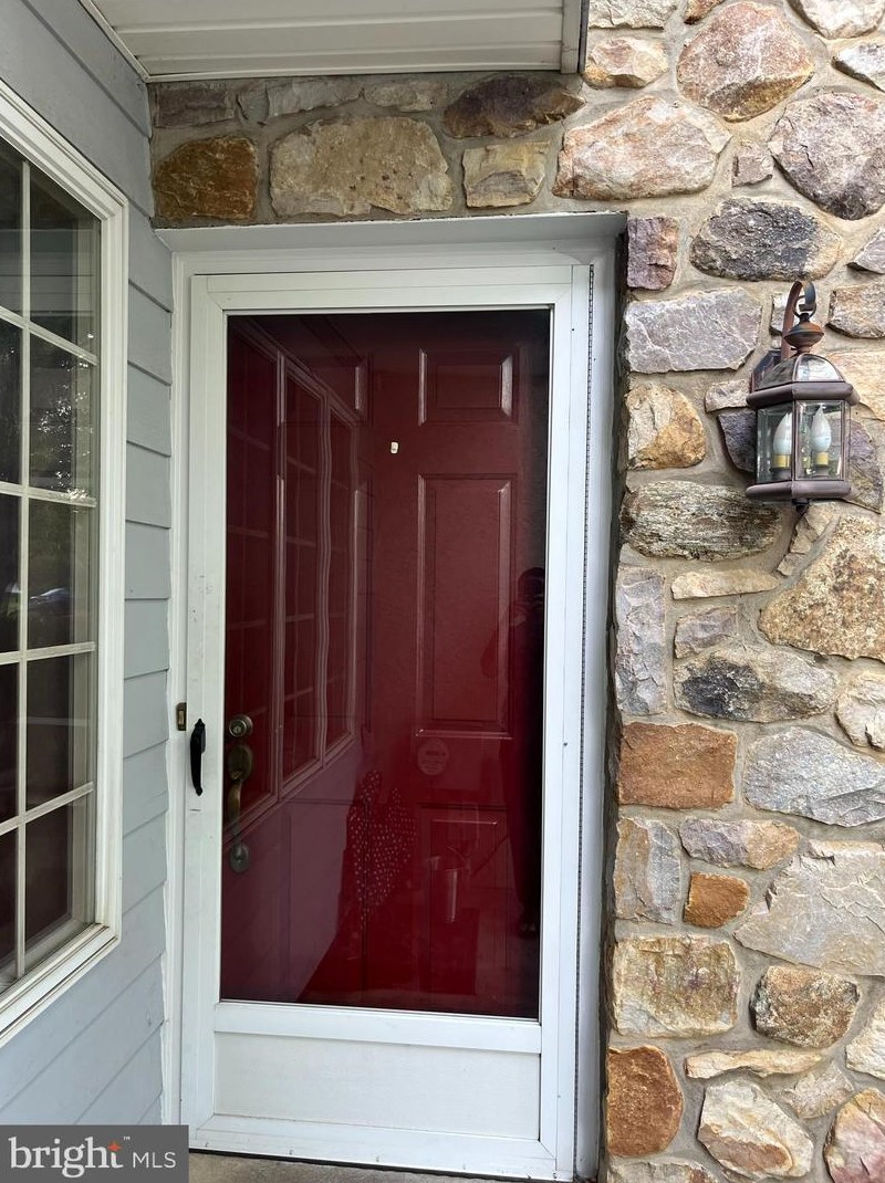 53 Buttonwood Dr, Exton PA  19341-2061 exterior