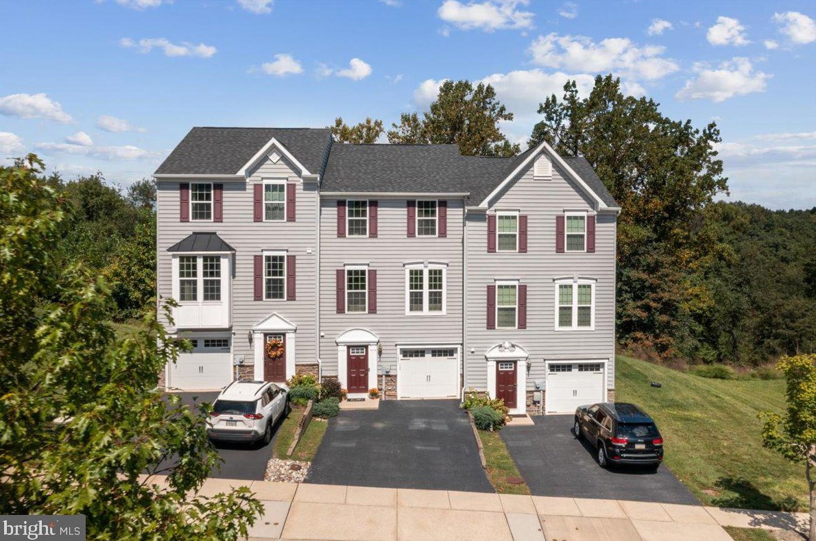1821 Honeysuckle Ct, Downingtown, PA 19335