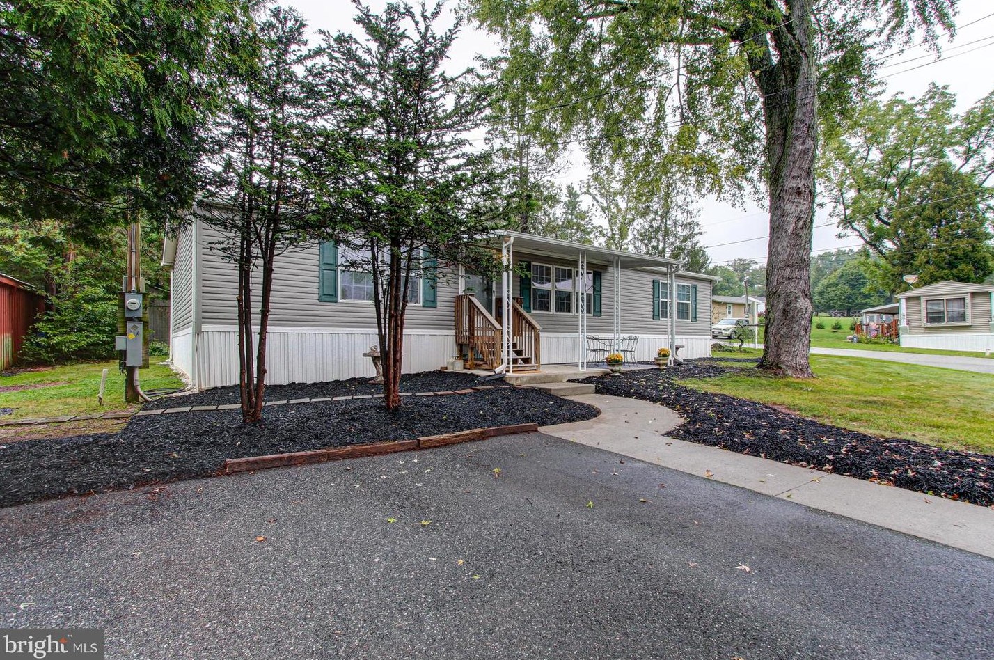 4 Terrace Dr, Spring City, PA 19475-9633