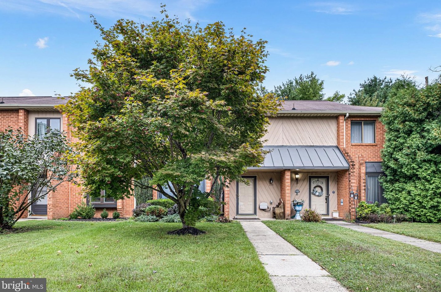 125 Caernarvon Ct, Exton, PA 19341-1470