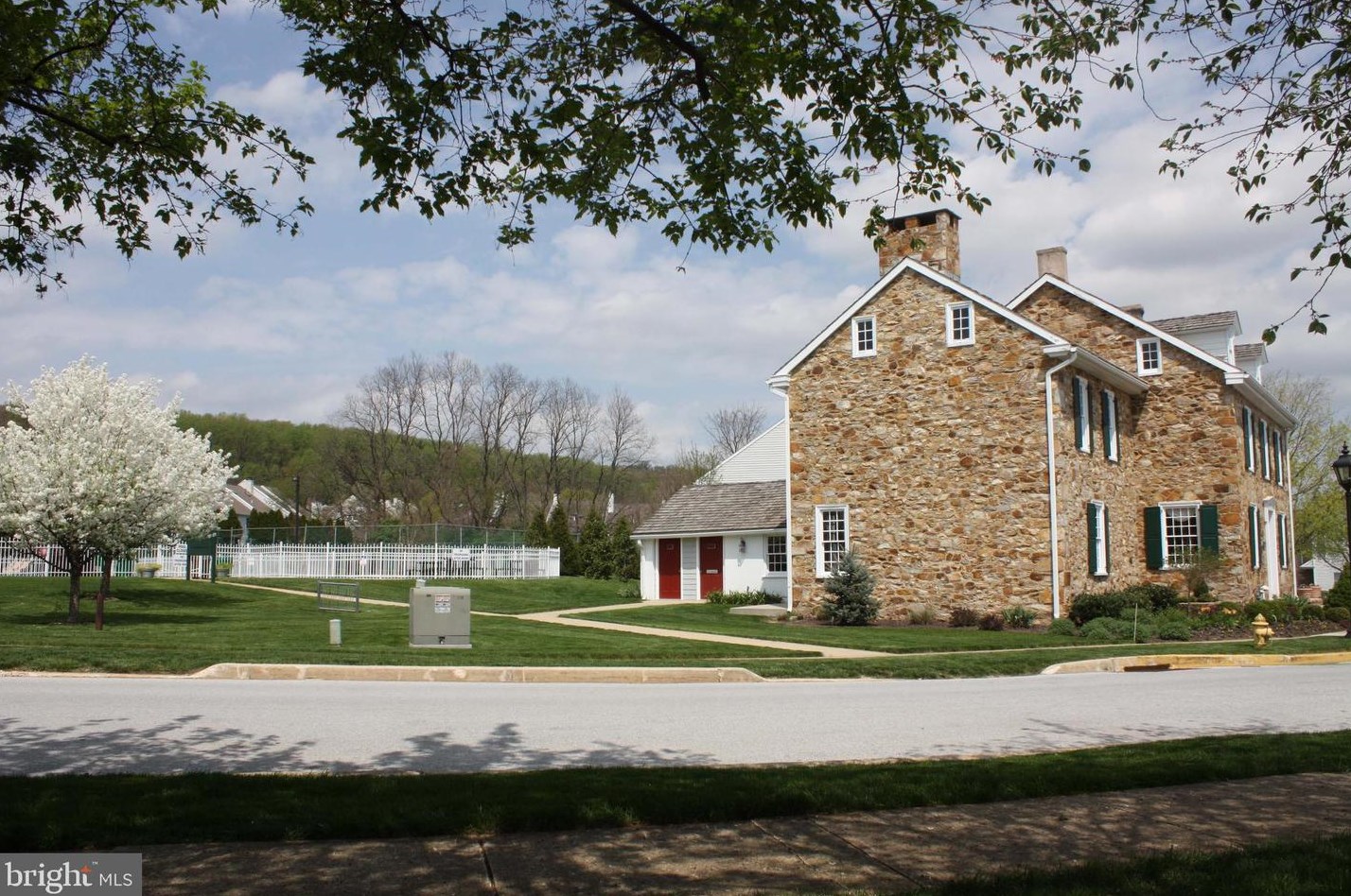 297 Newport Pl, Exton PA  19341-2074 exterior