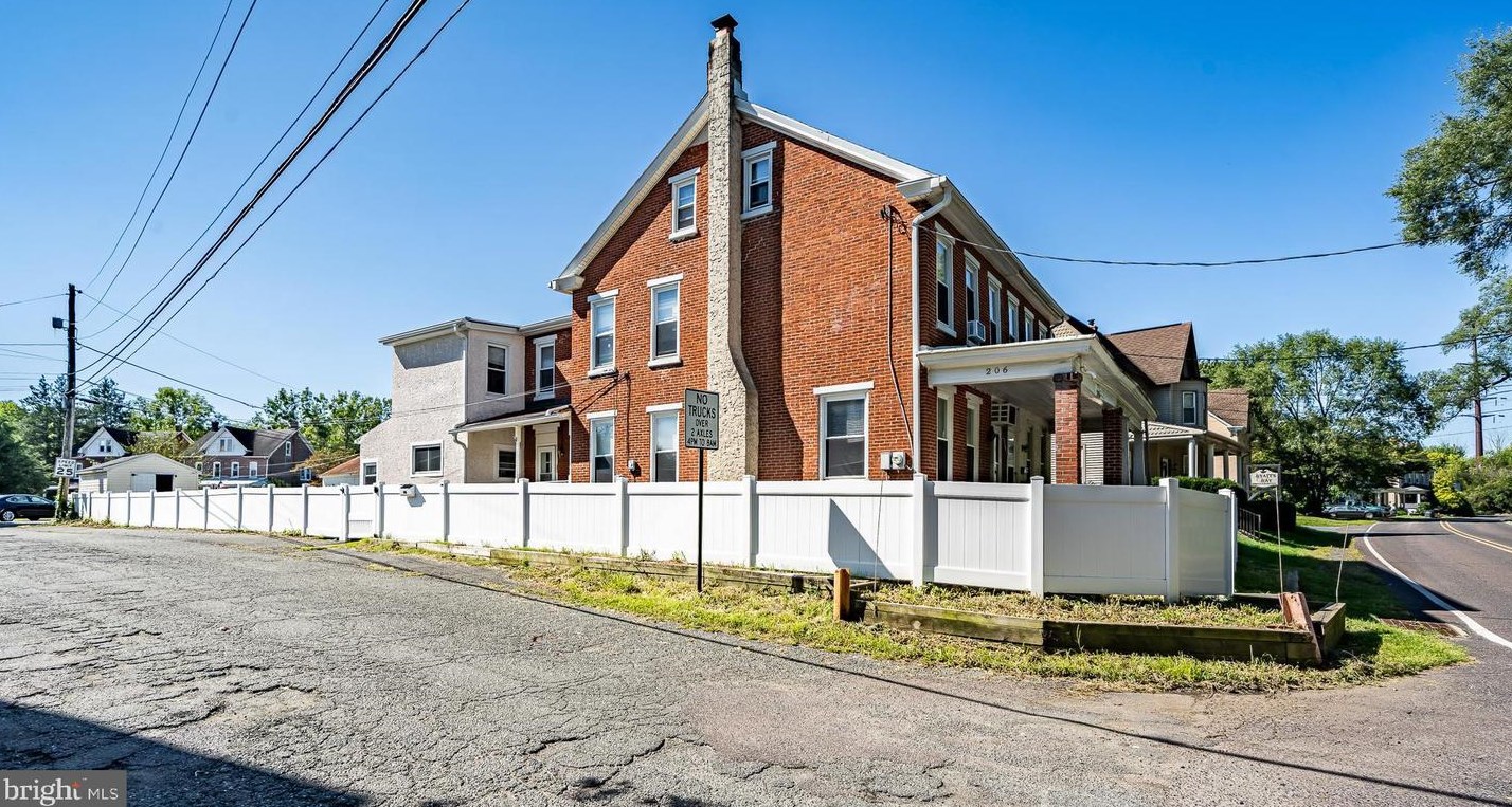 206 River Rd, Pottstown, PA 19465