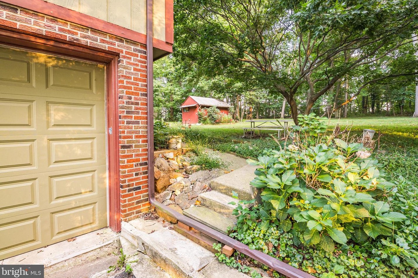 219 Elk Creek Rd, Oxford PA 19363-4221 exterior