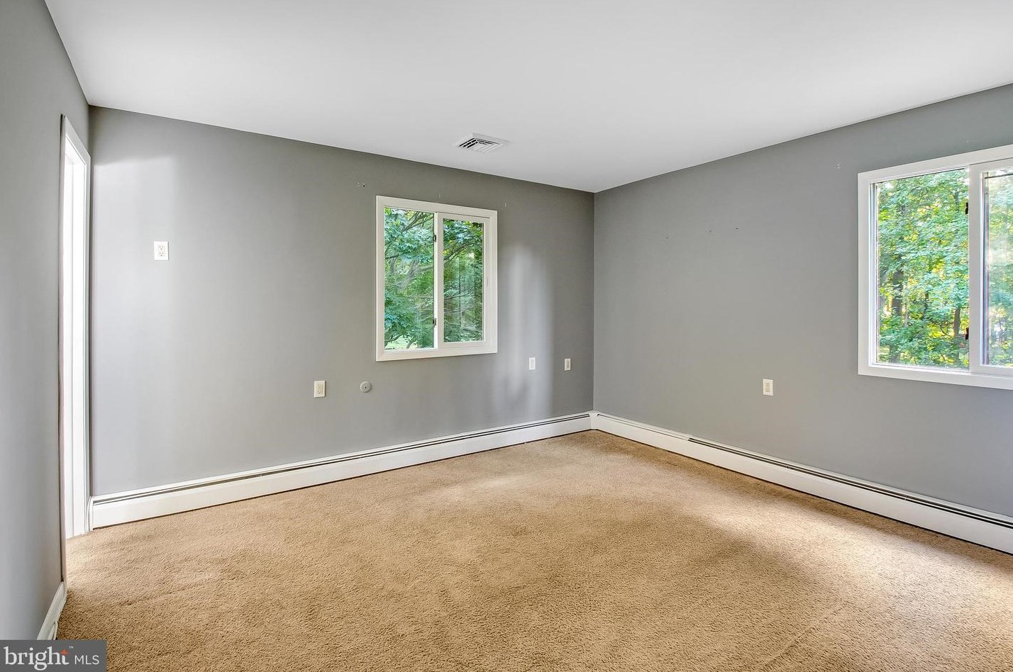 219 Elk Creek Rd, Oxford PA 19363-4221 exterior