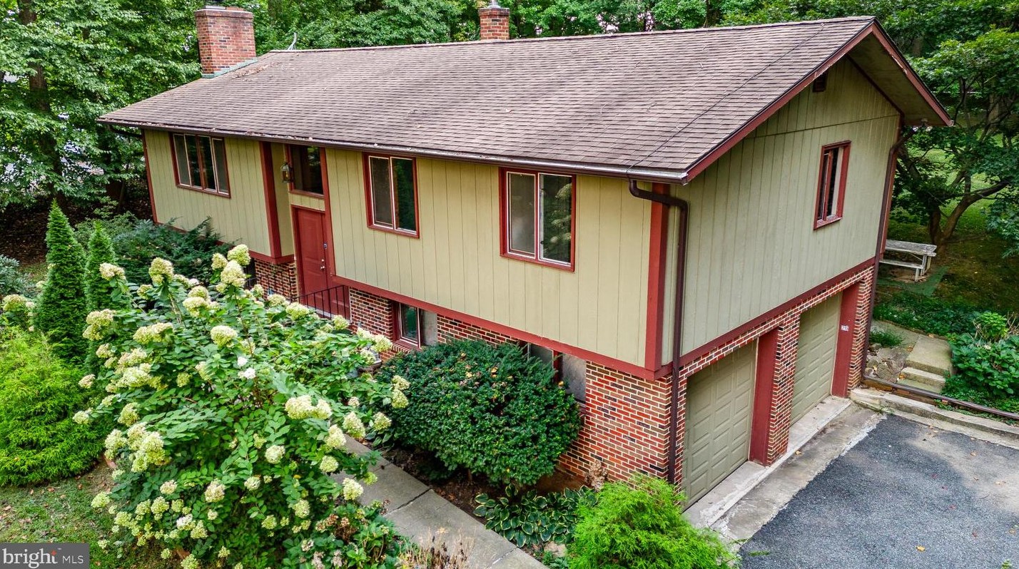 219 Elk Creek Rd, Oxford, PA 19363-4219