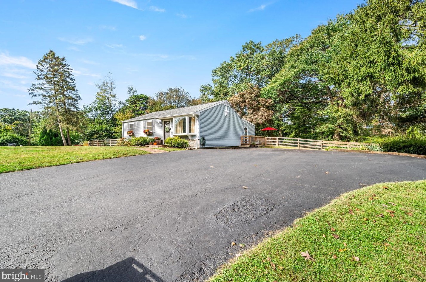 4 Diane Dr, Frazer, PA 19355-2010
