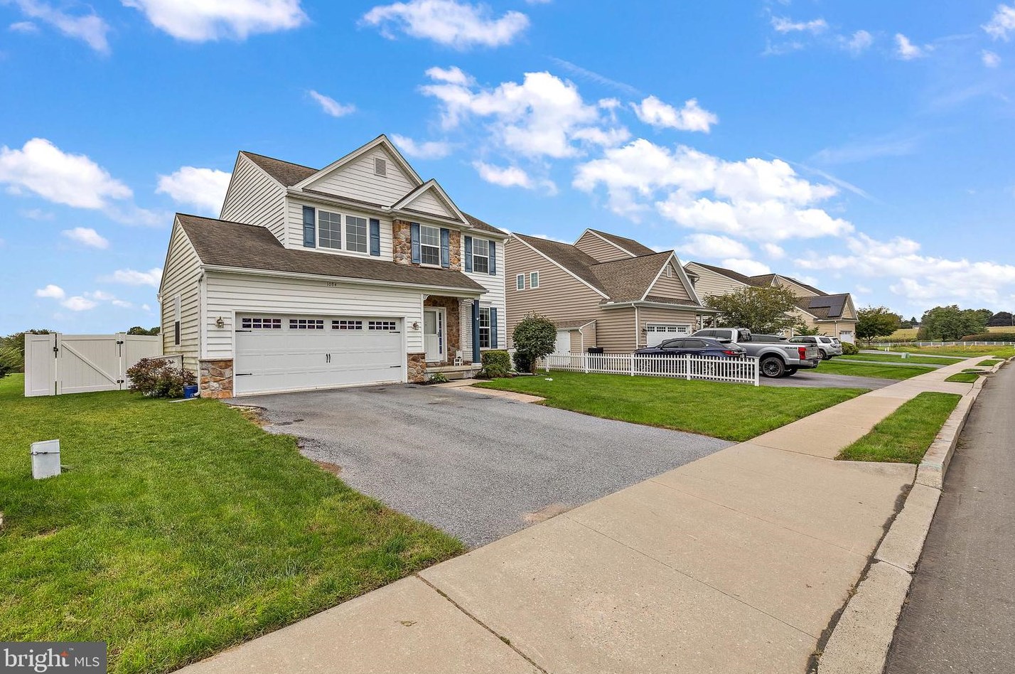 1084 Walnut St, Honey Brook, PA 19344-8776