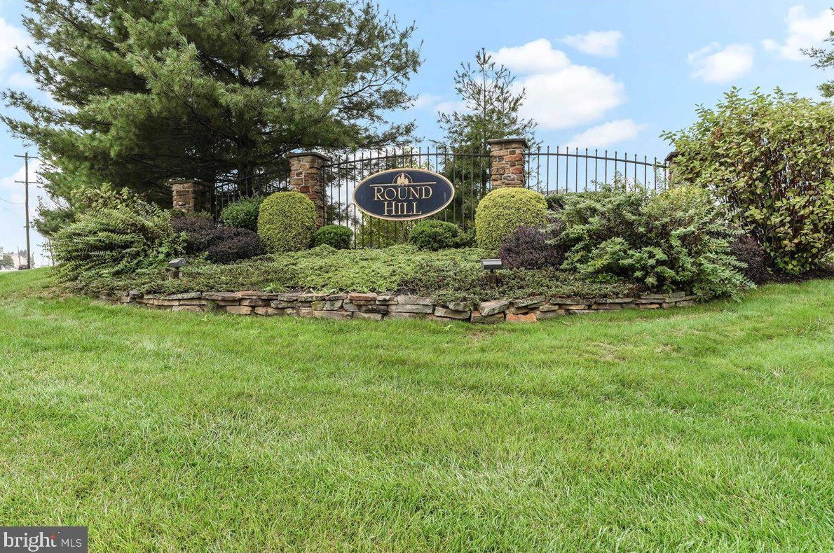 412 Larose Dr, Romansville, PA 19320-1629