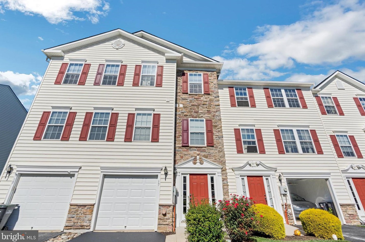 17 Tuxford Ln, Romansville, PA 19320-1635