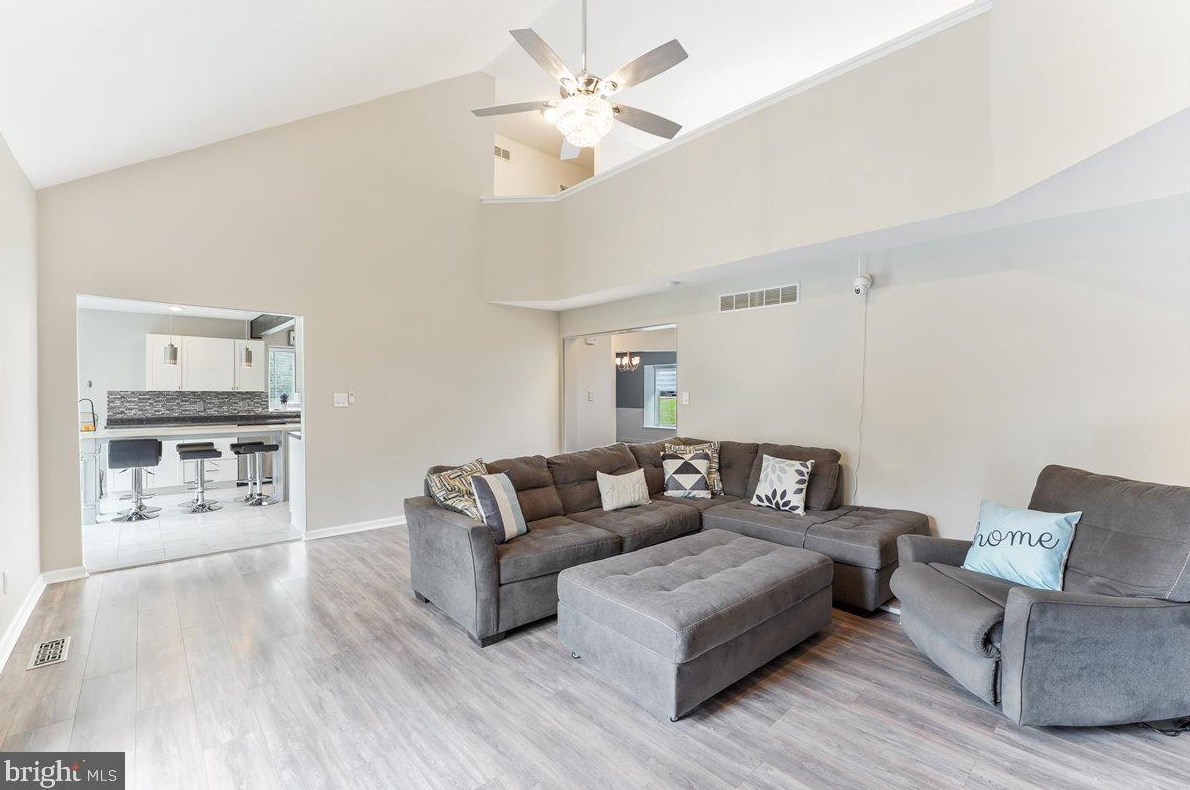 209 Pine Valley Dr, Coatesville PA  19320-1967 exterior