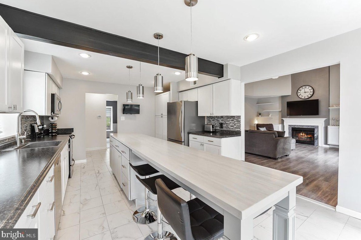 209 Pine Valley Dr, Coatesville PA  19320-1967 exterior