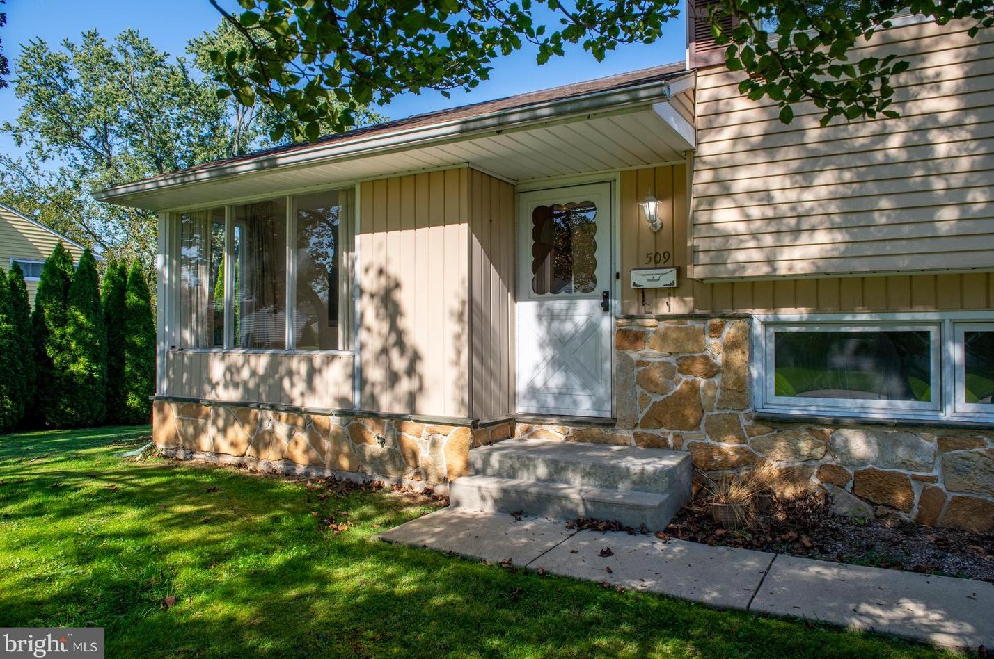 509 Lakeside Dr, Exton, PA 19341-2419
