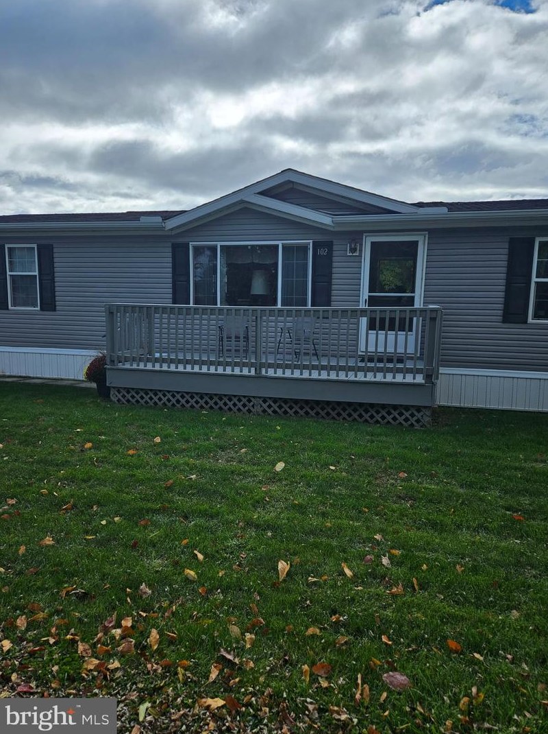 102 Buckskin Ct, Honey Brook, PA 19344-8696