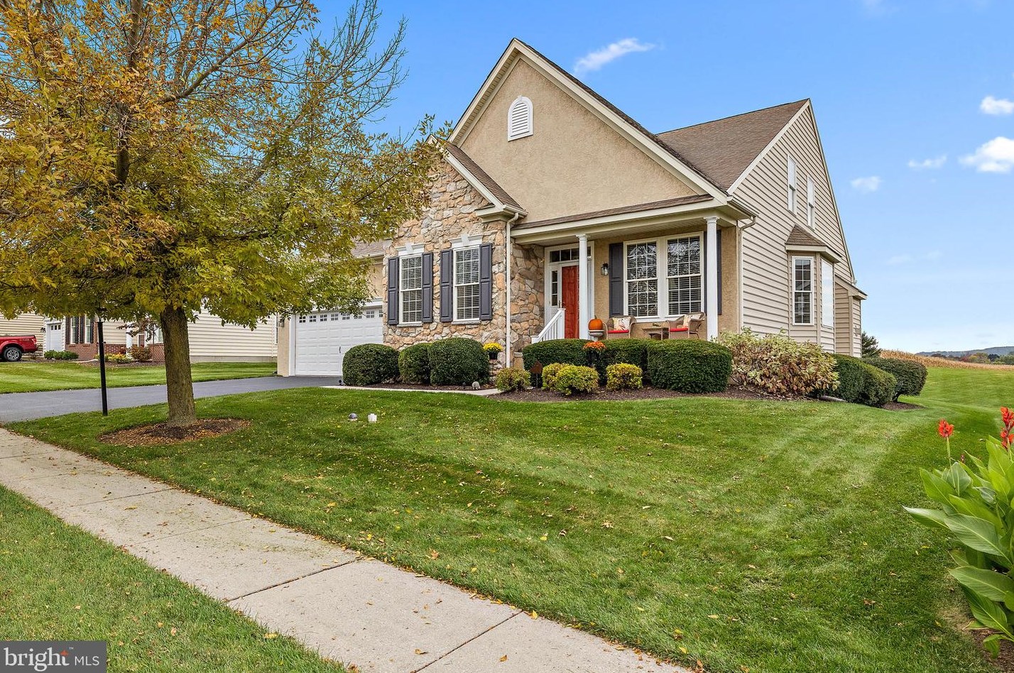 151 Augusta Dr, Honey Brook, PA 19344-8611
