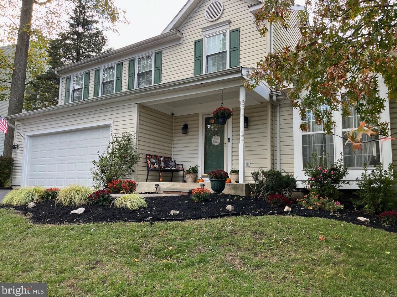 902 Kings Arms Dr, Downingtown, PA 19335-4136