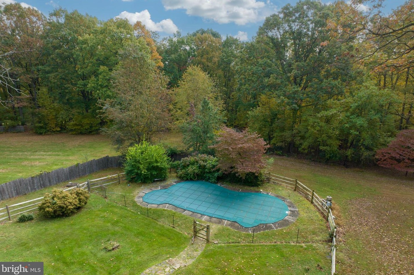 35 Maple Ln, Romansville, PA 19320