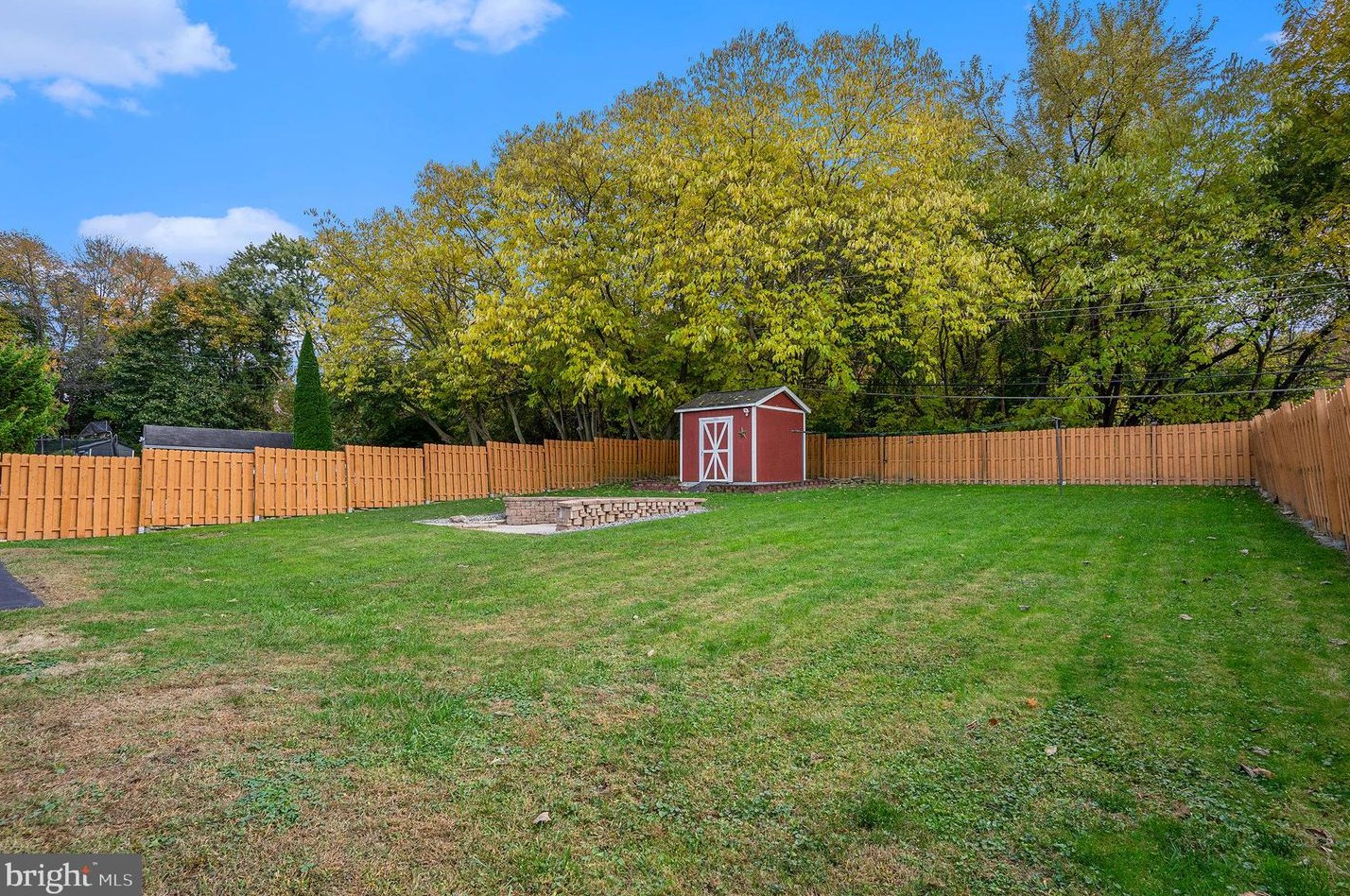 1704 Stirling St, Coatesville PA  19320-2564 exterior