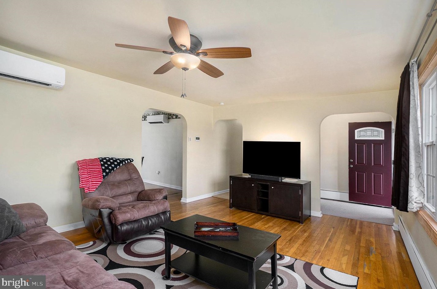 1704 Stirling St, Coatesville PA  19320-2564 exterior