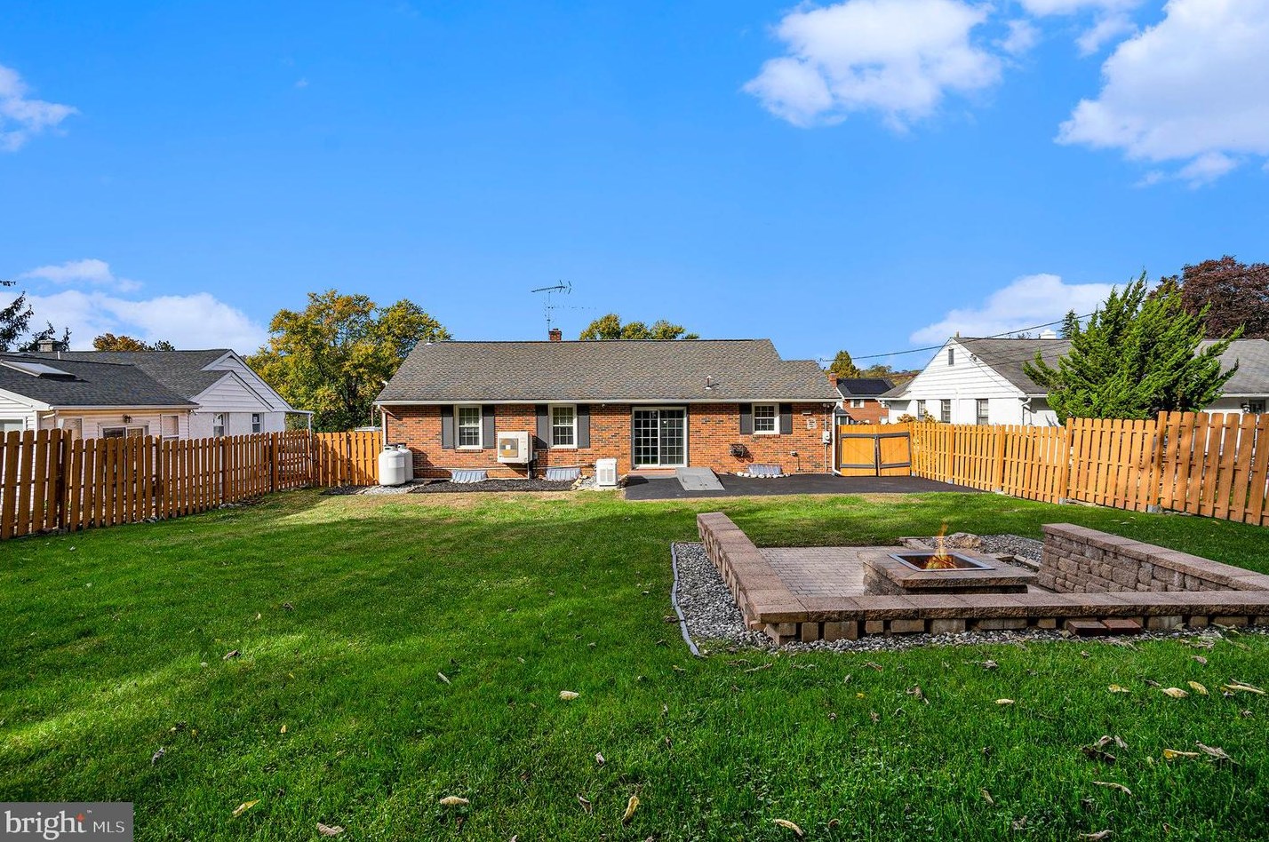 1704 Stirling St, Coatesville PA  19320-2564 exterior