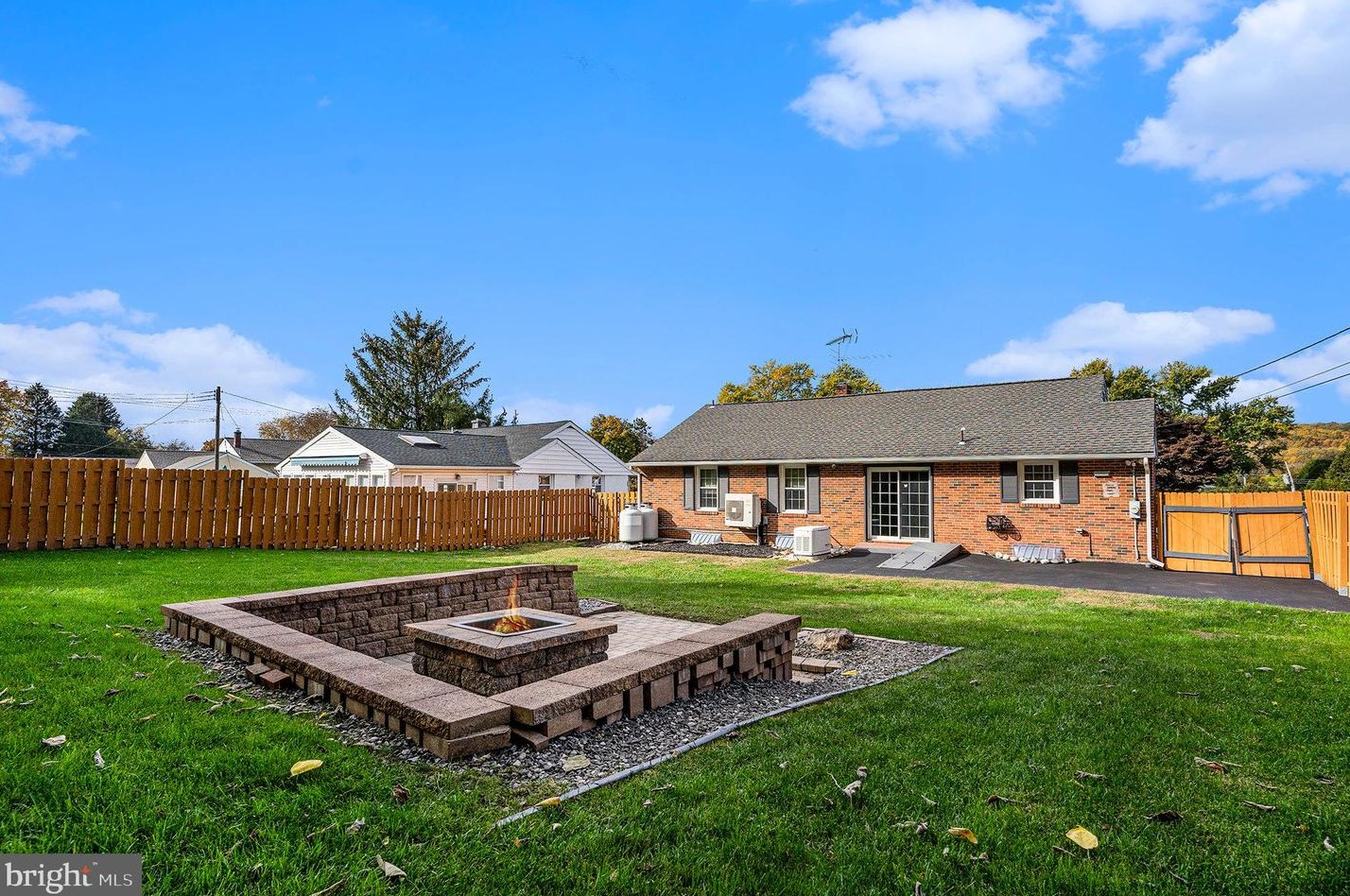 1704 Stirling St, Coatesville PA  19320-2564 exterior