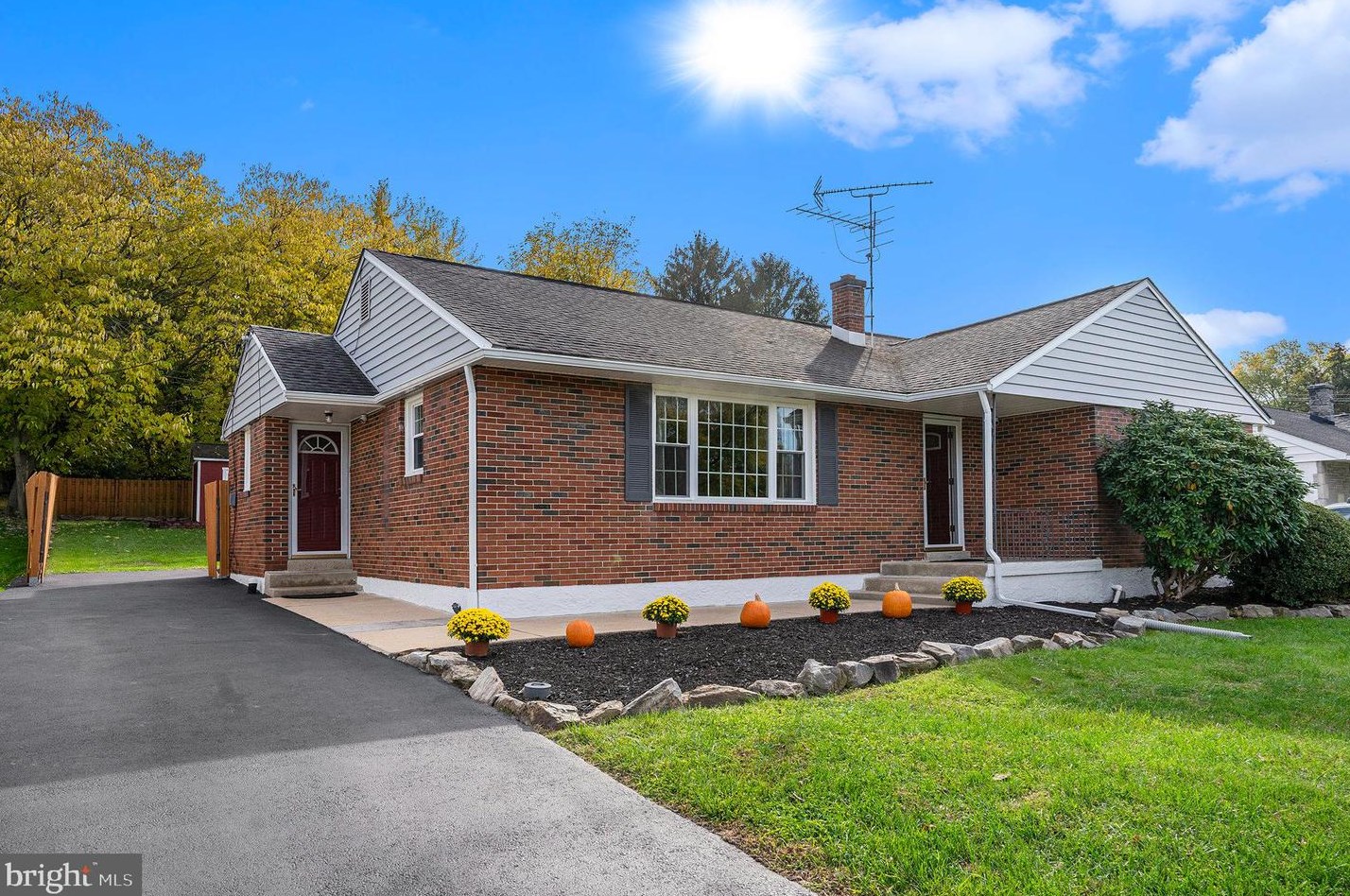 1704 Stirling St, Coatesville PA  19320-2564 exterior
