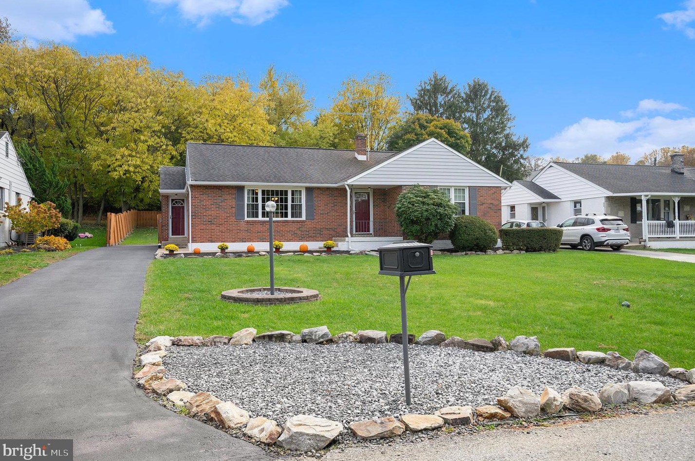 1704 Stirling St, Coatesville PA  19320-2564 exterior