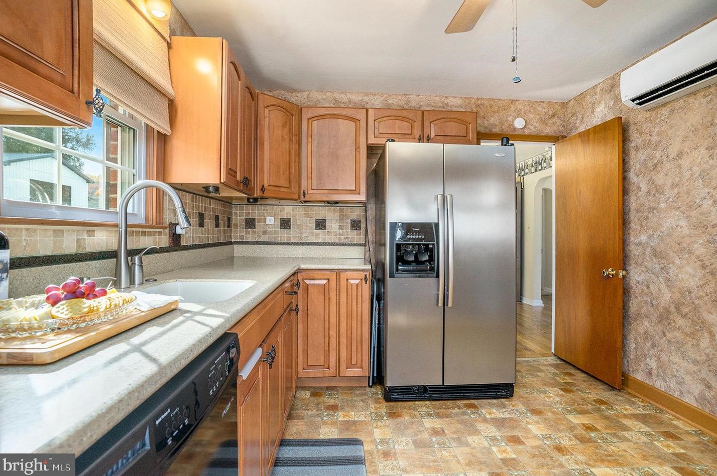 1704 Stirling St, Coatesville PA  19320-2564 exterior