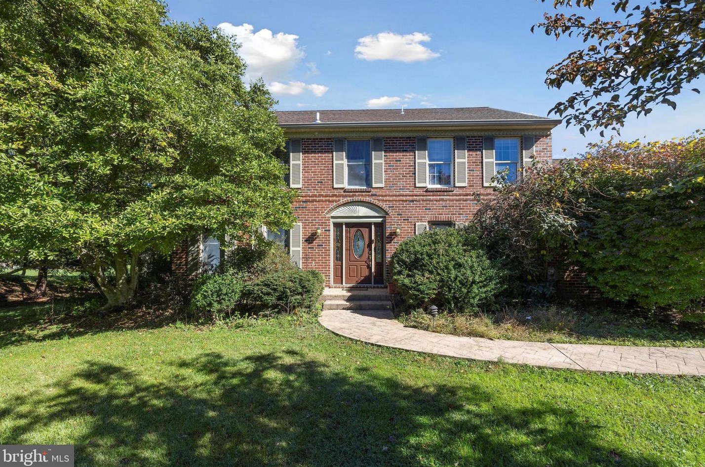 16 Willow Pond Rd, Frazer, PA 19355