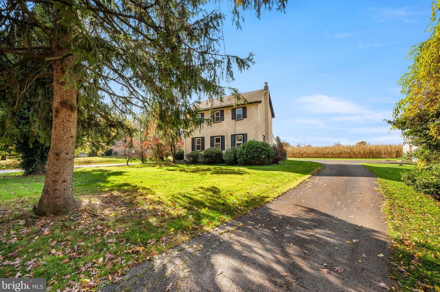 988 Cedarville Rd, Pottstown, PA 19465-7622