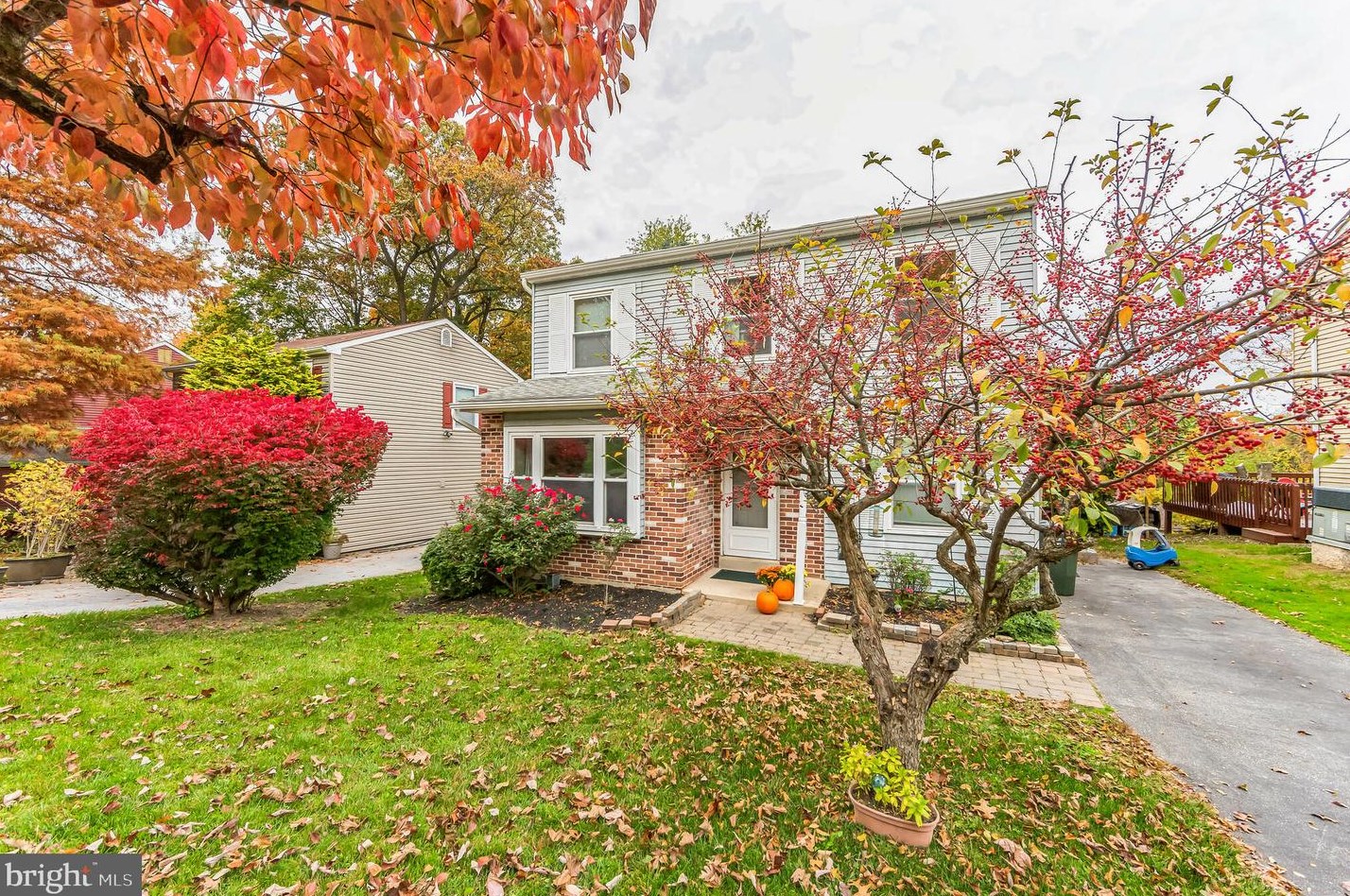 1643 Farnham Ln, Downingtown, PA 19335
